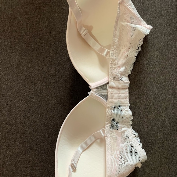 Cute peach bra, never worn, size 40D - Picture 2 of 2